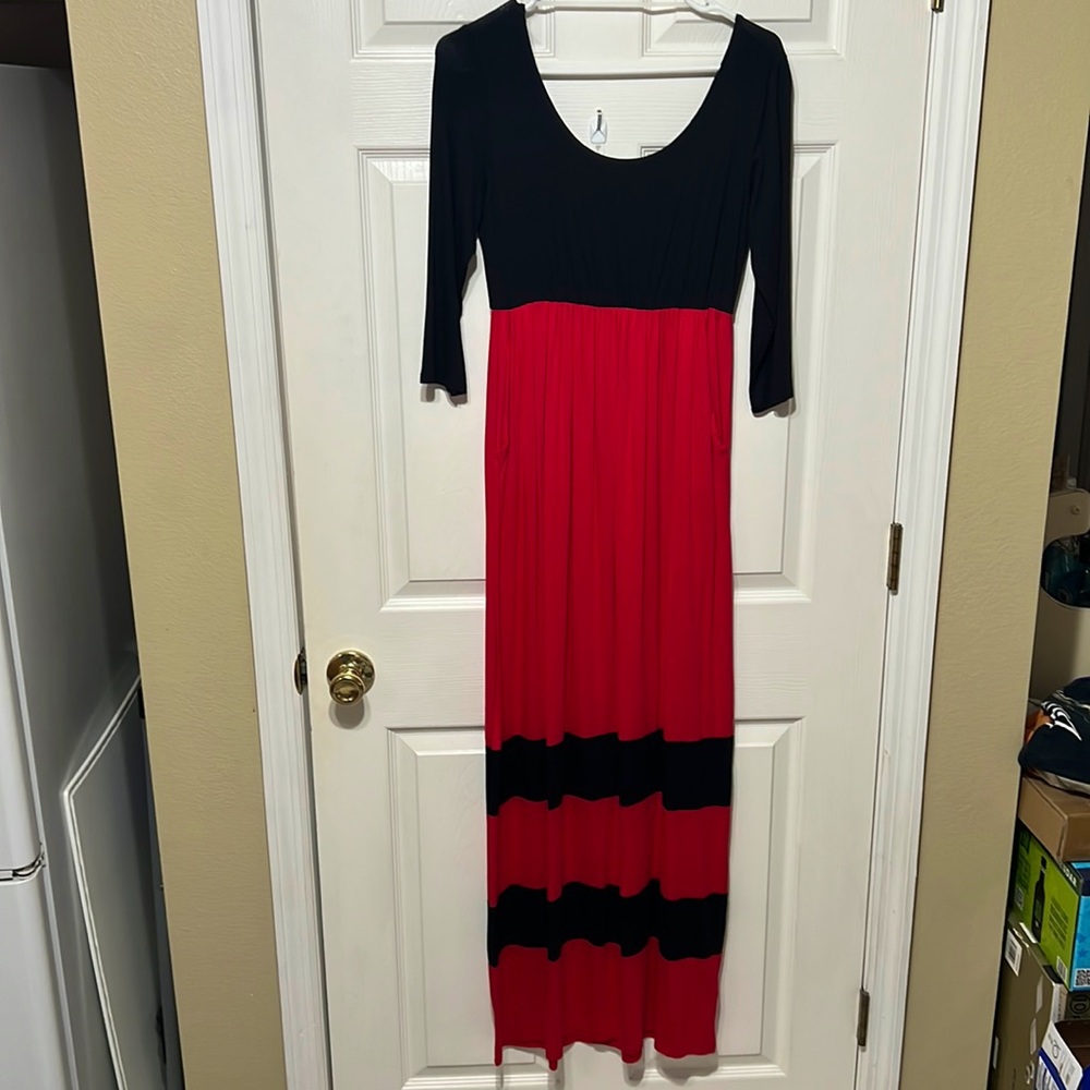 Long, stretchy, 3/4 sleeve black and red dress